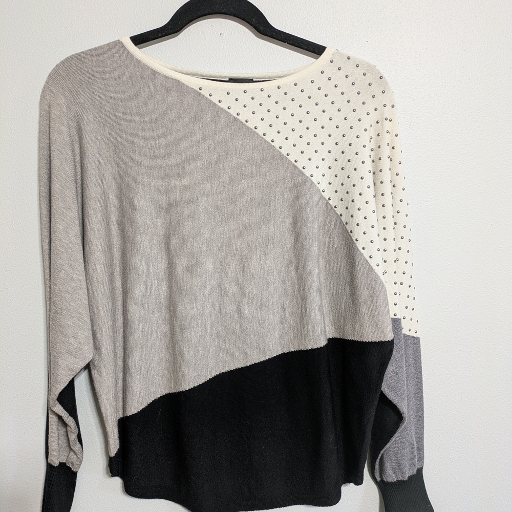 Stylish Women's Colorblock Top - Black, Gray, White - Picture 2 of 6